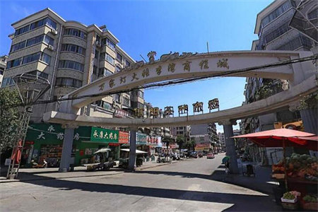 东平[万博·北京湾]三室两厅一卫设备齐全首付18万